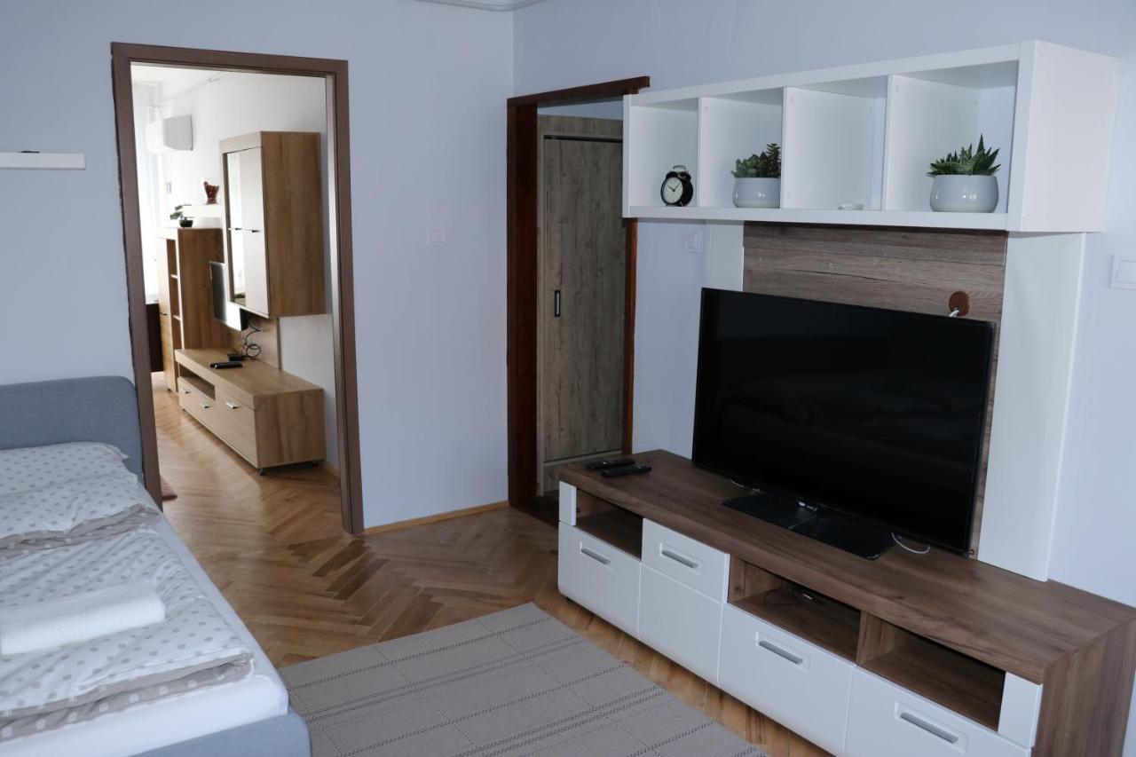 Petofi Apartman Apartment Сегед Екстериор снимка